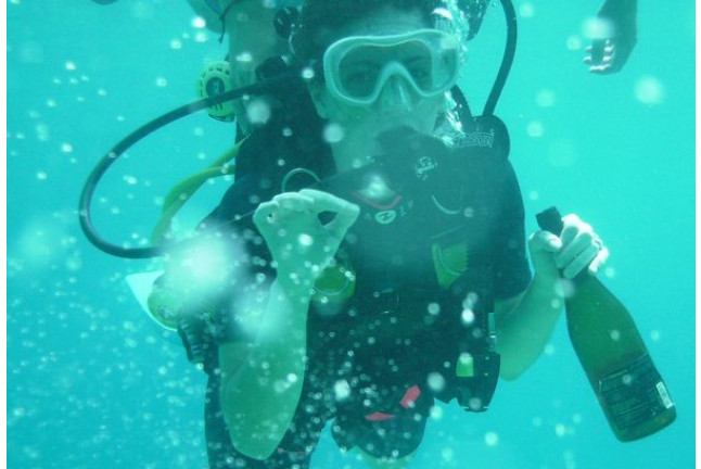 Bautismo de Buceo, Cavas Submarinas y Botella de Vino (Girona)