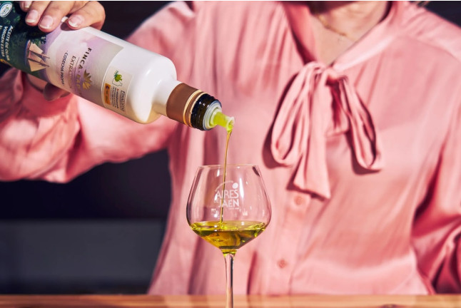 Oleoturismo con los 5 Sentidos: Visita al Olivar con Experiencia 3D y Cata de 3 Aceites Premium (Jabalquinto, Jaén)