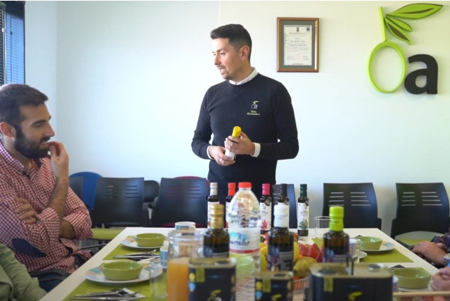 Visita Guiada a OleoAlmanzora con Desayuno o Merienda a base de AOVE para dos (Pulpí, Almería)