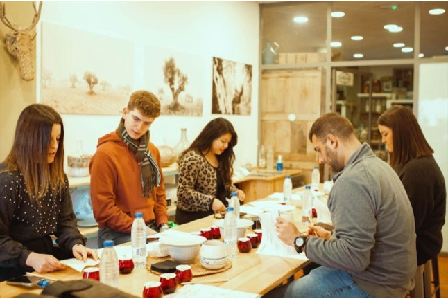 Taller de Iniciación a la Cata de Aceites para dos en La Casa del Aceite (Baeza, Jaén)