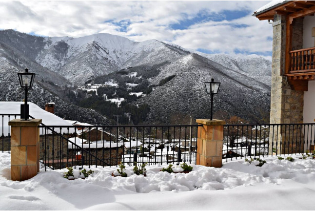 Escapada y Visita a Bodega en Picos de Europa en Posada Valle del Oso (Cantabria)