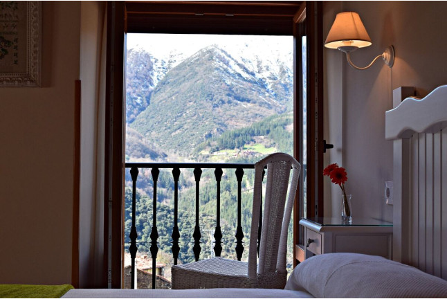 Escapada y Visita a Bodega en Picos de Europa en Posada Valle del Oso (Cantabria)