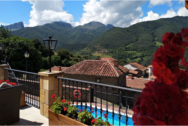Escapada y Visita a Bodega en Picos de Europa en Posada Valle del Oso (Cantabria)