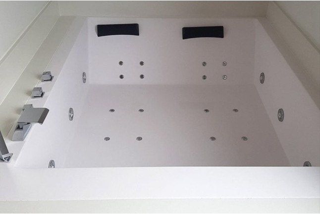 Escapada de 2 Noches con Jacuzzi y Visita a Bodega en Mélida Wines (Mélida, Valladolid)