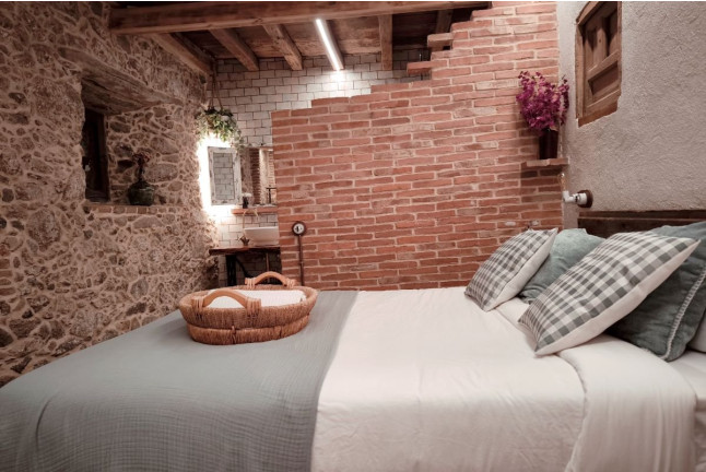 Escapada de 2 Noches con Jacuzzi en La Casita de Albino (Castillo de Bayuela, Toledo)
