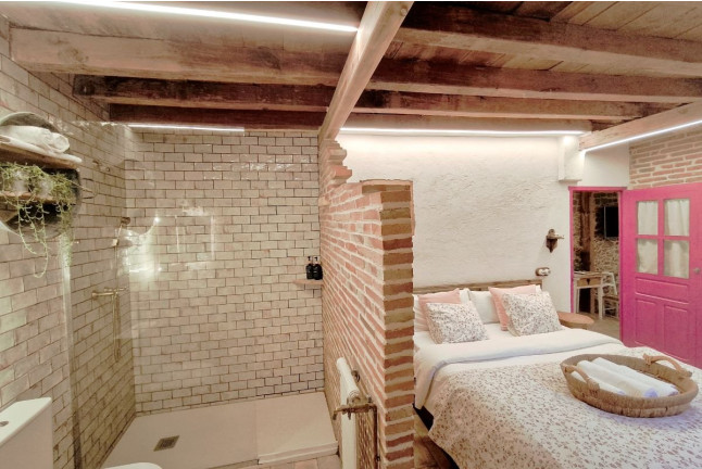 Escapada de 2 Noches con Jacuzzi en La Casita de Albino (Castillo de Bayuela, Toledo)