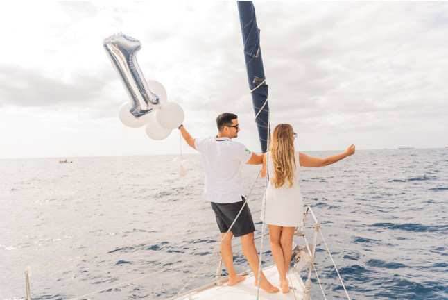 Puesta de Sol en Velero Privado con Cava y Opción a Cena y Noche a Bordo para dos (Barcelona)