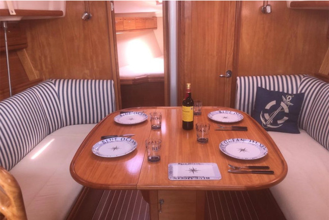 Puesta de Sol en Velero Privado con Cava y Opción a Cena y Noche a Bordo para dos (Barcelona)