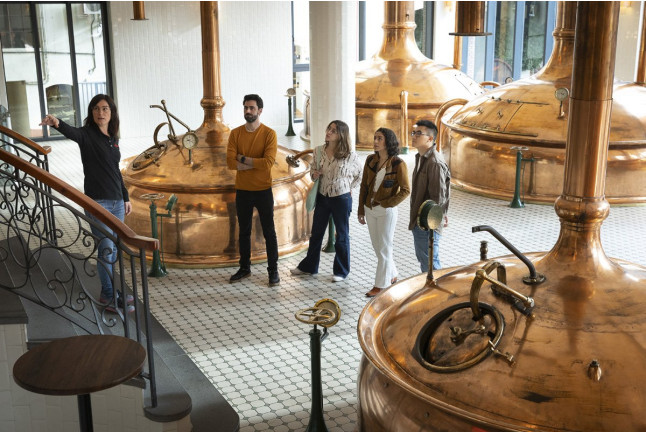 Visita Guiada a la Antigua Fábrica Estrella Damm con Degustación Especial de Cervezas (Barcelona)