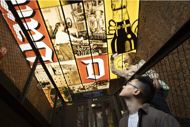 Visita Guiada a la Antigua Fábrica Estrella Damm con Degustación Especial de Cervezas (Barcelona)
