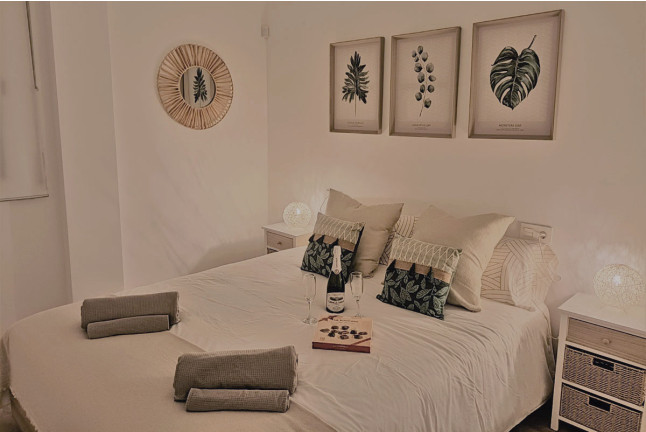 Escapada de 2 Noches con Desayuno, Jacuzzi, Masaje y Cena Opcionales en Apartamento El Rincón de Vega (Playa de Amposta, Tarragona)