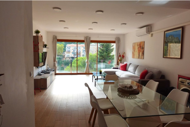 Escapada de 2 Noches con Spa Privado en Montserrat Paradise Apartament (Monistrol de Montserrat, Barcelona)