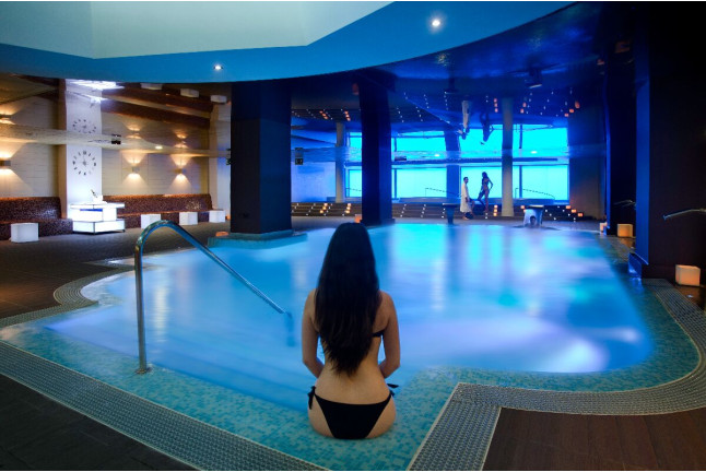 Circuito Spa, Masaje de Esencias y Sentidos y Comida o Cena para dos en Hotel AR Diamante Beach 4* (Calpe, Alicante)