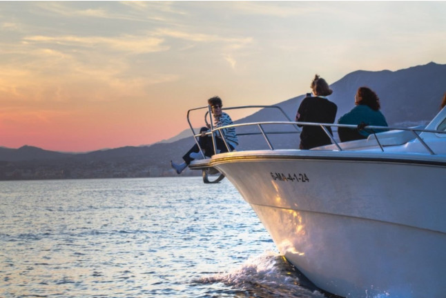 Sunset Trip: Paseo en Barco Privado al Atardecer (Fuengirola, Málaga)