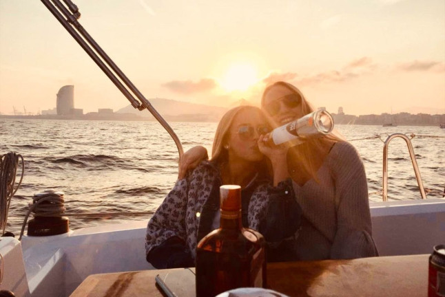 Atardecer Privado en Velero con Barra Libre (Barcelona)