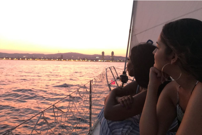 Atardecer Privado en Velero con Barra Libre (Barcelona)