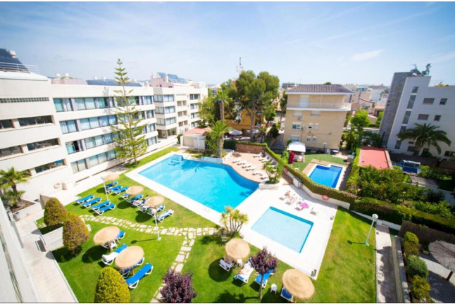 Escapada con Desayuno en Hotel Atenea Park Suites Apartments (Vilanova i la Geltrú, Barcelona)