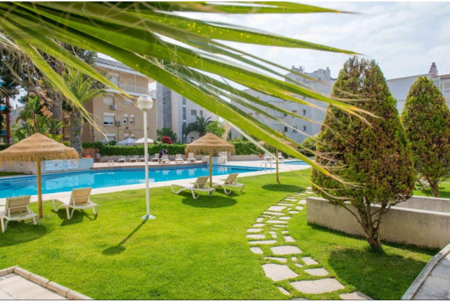 Escapada con Desayuno en Hotel Atenea Park Suites Apartments (Vilanova i la Geltrú, Barcelona)