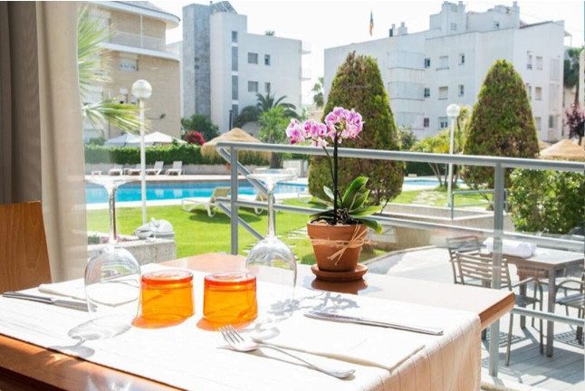 Escapada con Desayuno en Hotel Atenea Park Suites Apartments (Vilanova i la Geltrú, Barcelona)