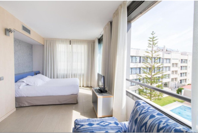 Escapada con Desayuno en Hotel Atenea Park Suites Apartments (Vilanova i la Geltrú, Barcelona)