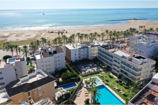 Escapada con Desayuno en Hotel Atenea Park Suites Apartments (Vilanova i la Geltrú, Barcelona)