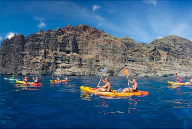 Paseo en Barco, Avistamiento de Cetáceos y Kayak (Los Gigantes, Tenerife)