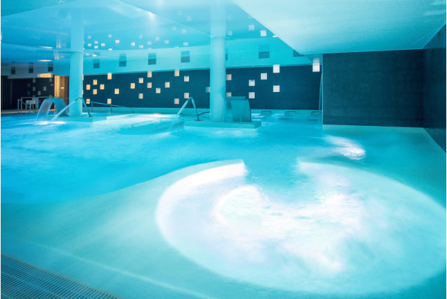 Balneario, Masaje Relajante y Comida o Cena para dos en Balneario Alhama de Aragón 4* (Zaragoza)