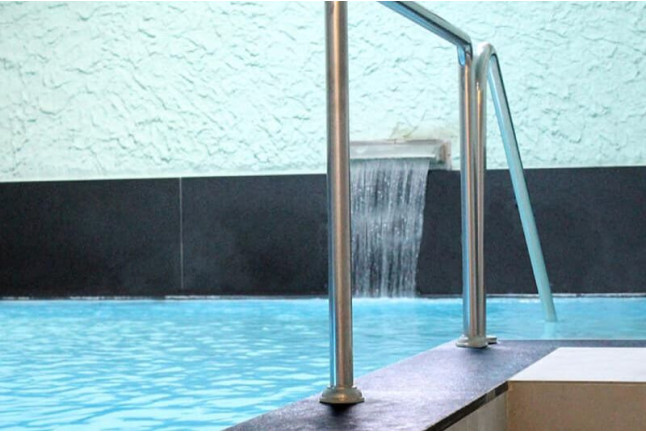 Piscina Termal, Jacuzzi y Vaporarium en Balneario Caldes d'Estrac (Caldes d'Estrac, Barcelona)