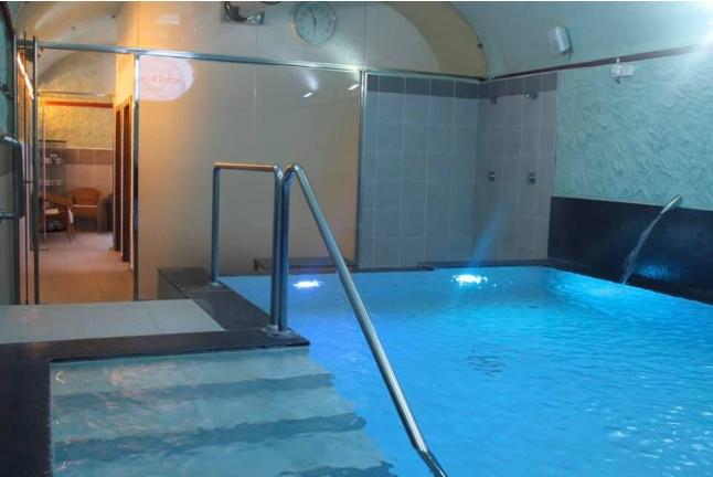 Piscina Termal, Jacuzzi y Vaporarium en Balneario Caldes d'Estrac (Caldes d'Estrac, Barcelona)