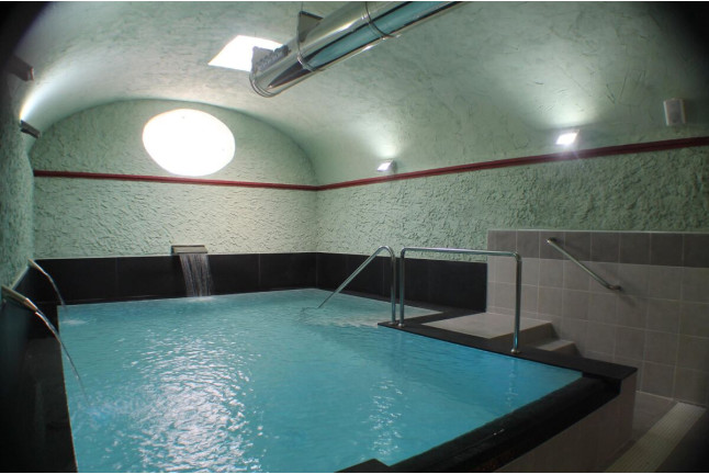 Masaje y Piscina Termal para dos en Balneario Caldetes (Barcelona)