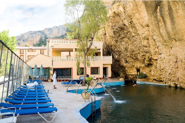 Escapada de 1 o 2 Noches con Acceso al Lago Termal y Cena en Hotel Balneario de La Virgen (Jaraba, Zaragoza)