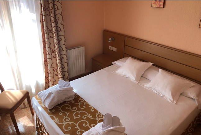 Escapada de 1 o 2 Noches con Acceso al Lago Termal y Cena en Hotel Balneario de La Virgen (Jaraba, Zaragoza)