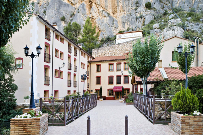 Escapada Relax con Spa y Comida o Cena en Hotel Balneario de La Virgen (Jaraba, Zaragoza)