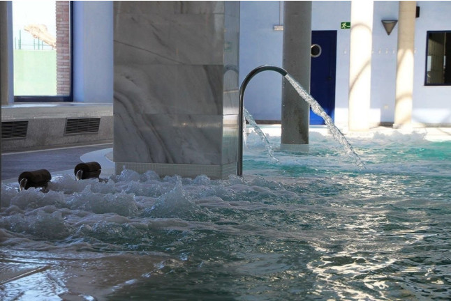 Experiencia del Bienestar: Circuito Termal, Jacuzzi Privado, Envoltura Corporal y Masaje en León Termal Sport (Santa María del Páramo, León)