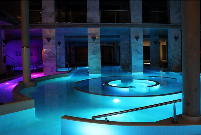Experiencia del Bienestar: Circuito Termal, Jacuzzi Privado, Envoltura Corporal y Masaje en León Termal Sport (Santa María del Páramo, León)