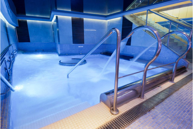 Circuito Spa con Tratamiento Exfoliante o Hidratante en Balneario Aquatherapia Spa Center (Salamanca)