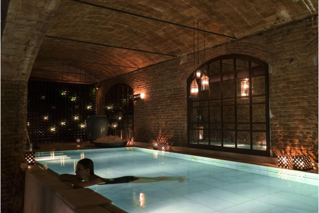 The Ancient Thermal Bath & Relaxing Massage: Baño Termal y Masaje 15 min. en AIRE Ancient Baths Barcelona (Barcelona)