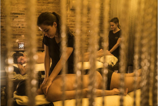 The Ancient Thermal Bath & Relaxing Massage: Baño Termal y Masaje 15 min. para dos en AIRE Ancient Baths Barcelona (Barcelona)