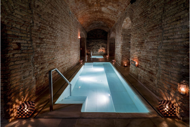 The Ancient Thermal Bath & Relaxing Massage: Baño Termal y Masaje 15 min. para dos en AIRE Ancient Baths Barcelona (Barcelona)