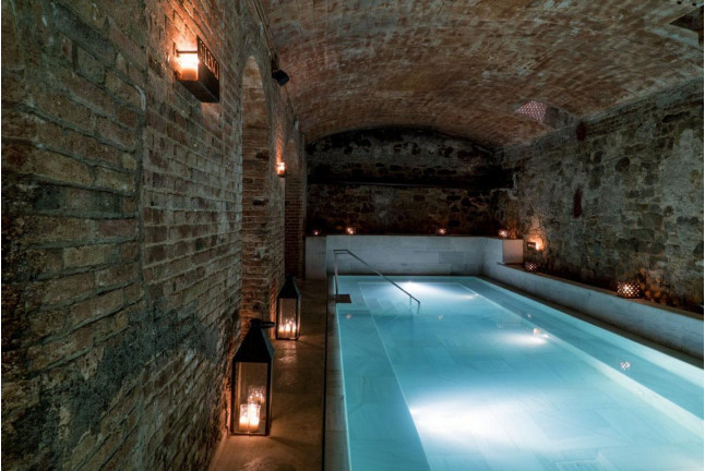 The Ancient Thermal Bath & Relaxing Massage: Baño Termal y Masaje 15 min. para dos en AIRE Ancient Baths Barcelona (Barcelona)