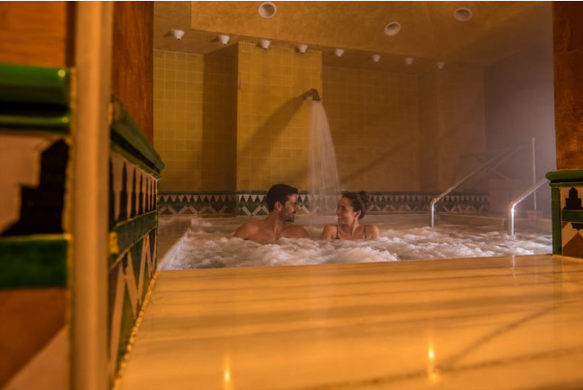 Baños Árabes y Masaje 15' para dos en Baños Árabes Palacio de Comares (Granada)