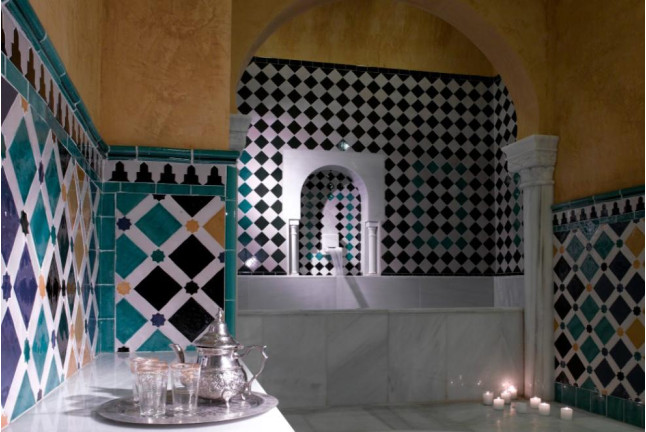 Baños Árabes, Masaje 25' y Cóctel de Cava para dos en Palacio de Comares del Hotel Macià Real de la Alhambra 4* (Granada)