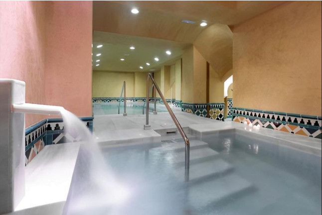 Baños Árabes, Masaje, Cena y Cóctel de Cava para dos en Baños Árabes Palacio de Comares (Granada)