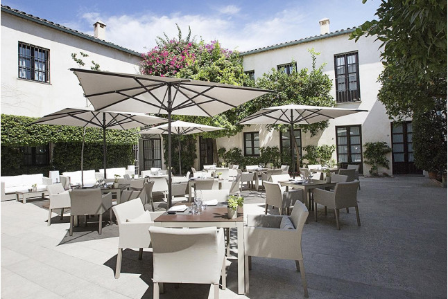 Baños Romanos con Copa de Cava para dos en Hospes Palacio del Bailío 5* (Córdoba)