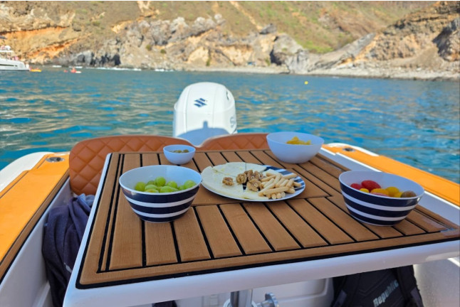 Private Connection: Salida Privada en Barca con Snorkel y Aperitivo Mediterráneo (Arguineguín, Las Palmas de Gran Canaria)