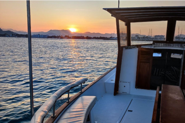 Excursión en Barco a Es Coll Baix con Aperitivo, Snorkel y Paddle Surf para dos (Alcúdia, Mallorca)