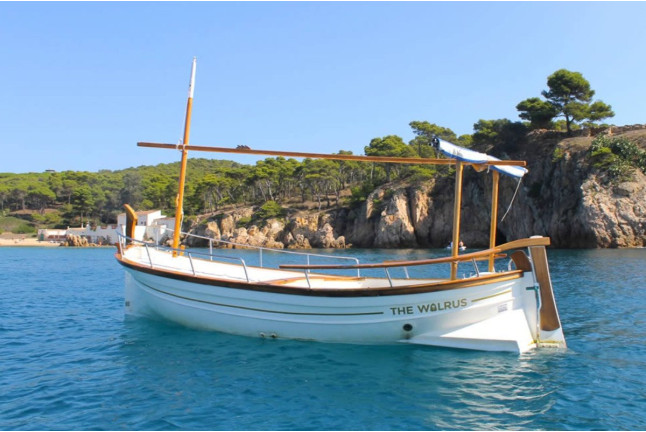 Paseo Privado en Barco Menorquín con Puesta de Sol y Gintonic para dos (Calella de Palafrugell, Girona)