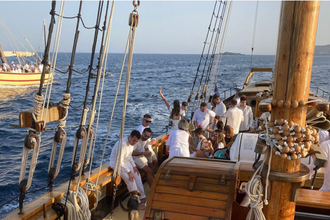 Paseo en Barco con Degustación de Gambas y Vino o Refresco (Palamós, Girona)