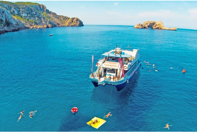 Paseo en Barco por las Playas del Norte y Snorkel en Cala Salada (Ibiza)