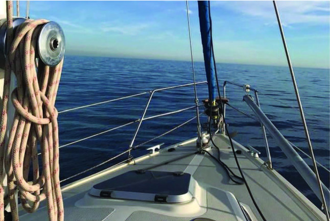 Salida en Velero con Paddle Surf, Aperitivo, Bebidas y Opción a ver el Atardecer (Barcelona)